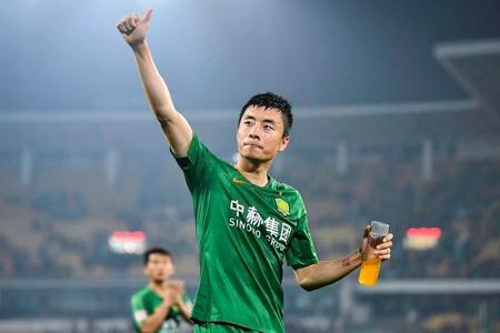 GIF：李磊世界波破门，10人国安一球领先