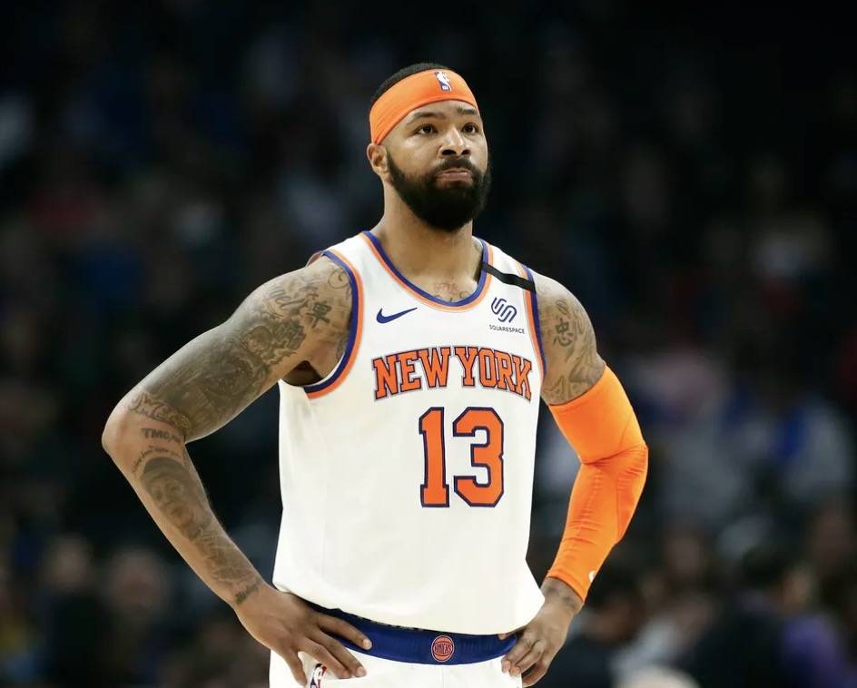 尼克斯正聆听关于马库斯