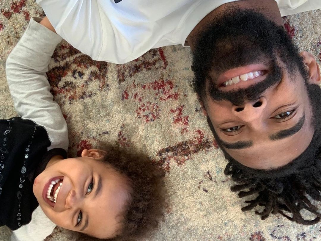 超级奶爸！康利Ins晒带娃自拍：当爸爸的生活