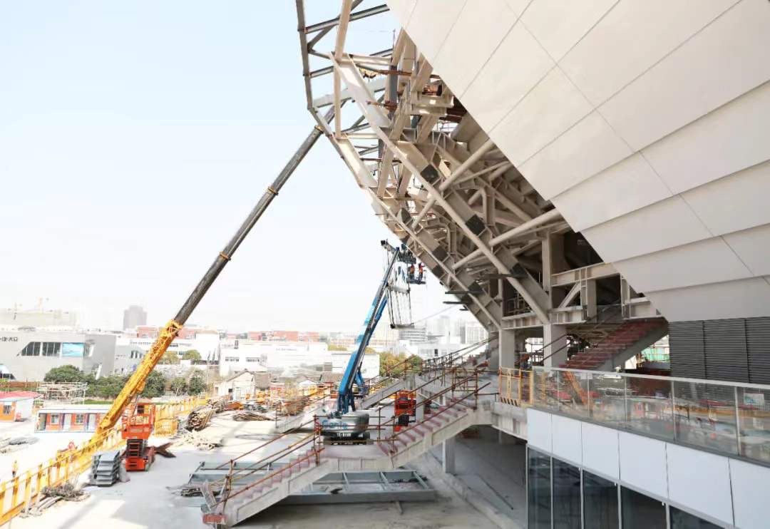东体：浦东足球场预计6月完成外立面施工，9月铺设草皮