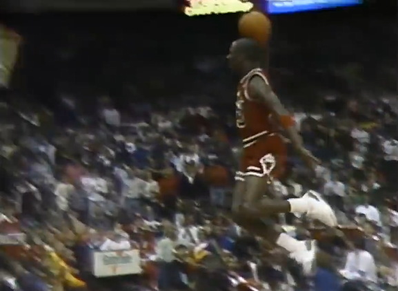 [视频]巅峰对决！1988年扣篮大赛乔丹vs威尔金斯