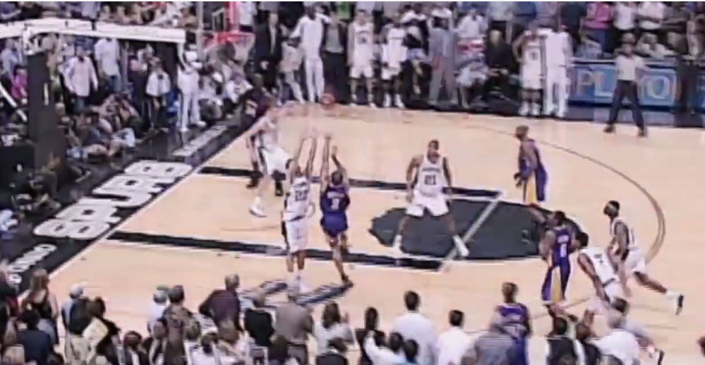 [视频]名场面！邓肯高难度后仰命中，费舍尔0.4秒极限绝杀