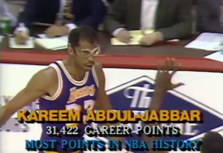 [视频]经典时刻！贾巴尔以一记天勾成为NBA历史得分王