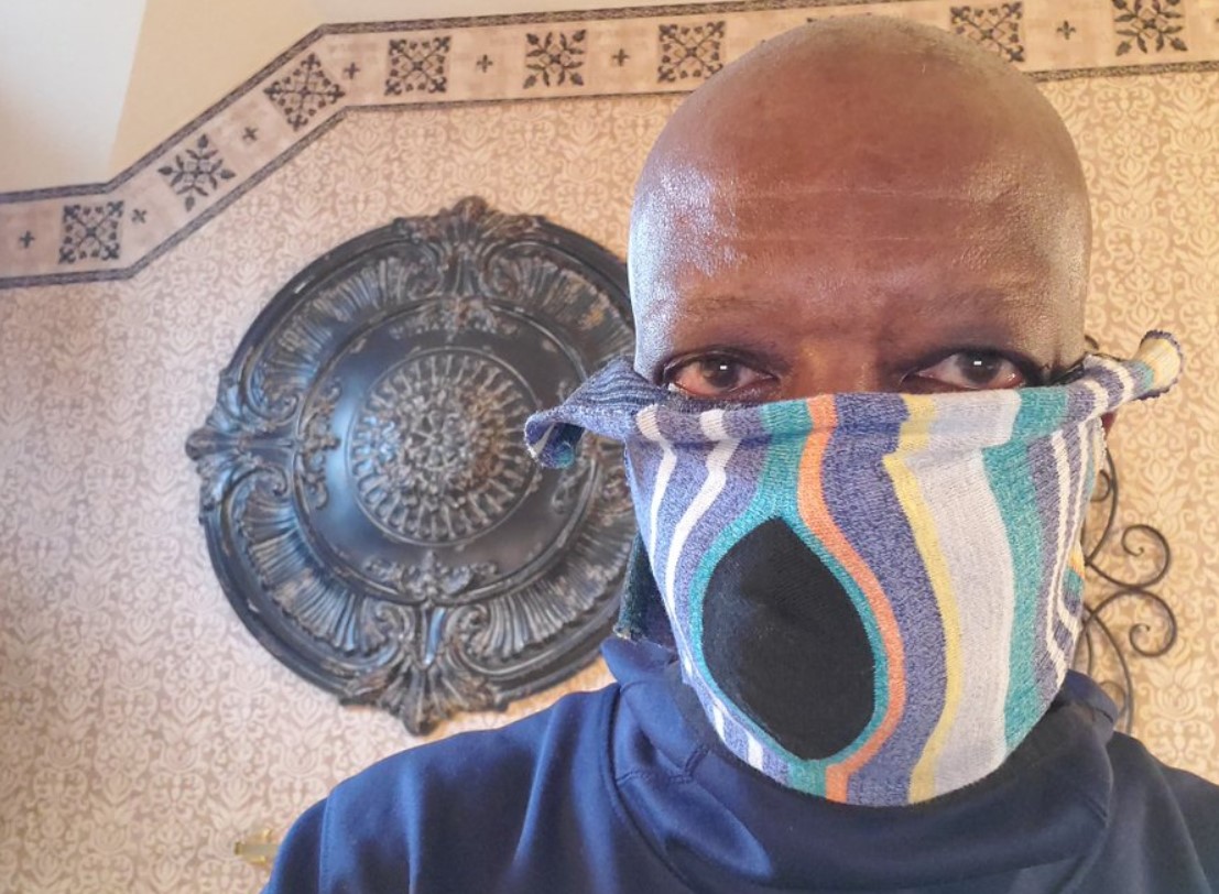 独行侠随队记者：买不到口罩，我用袜子做了一个