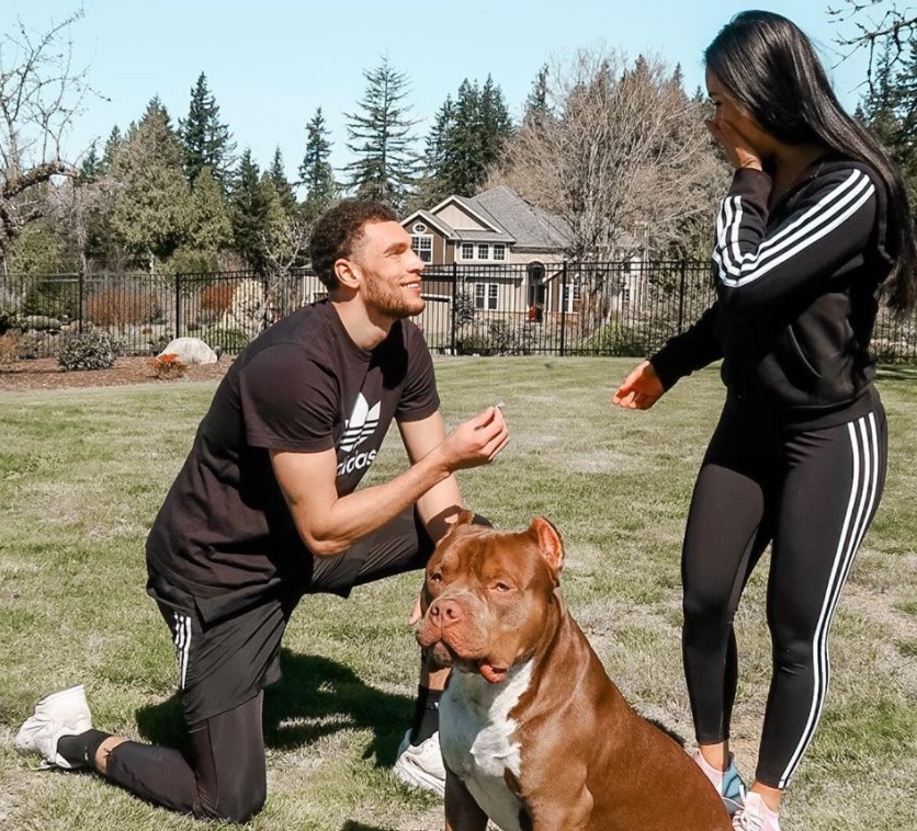 嫁给我好吗？拉文今日向从高中相恋至今的女友求婚成功