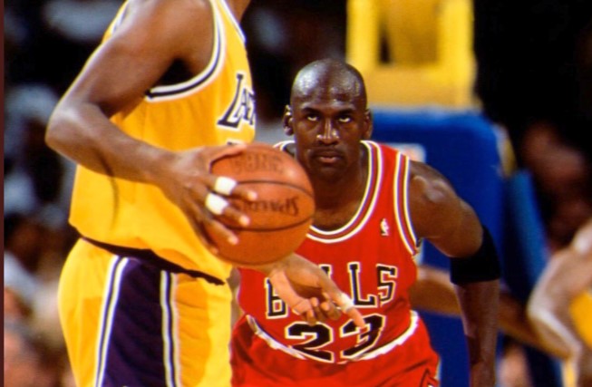 媒体晒出乔丹赛场表情：当你看到这个表情时，一切都晚了