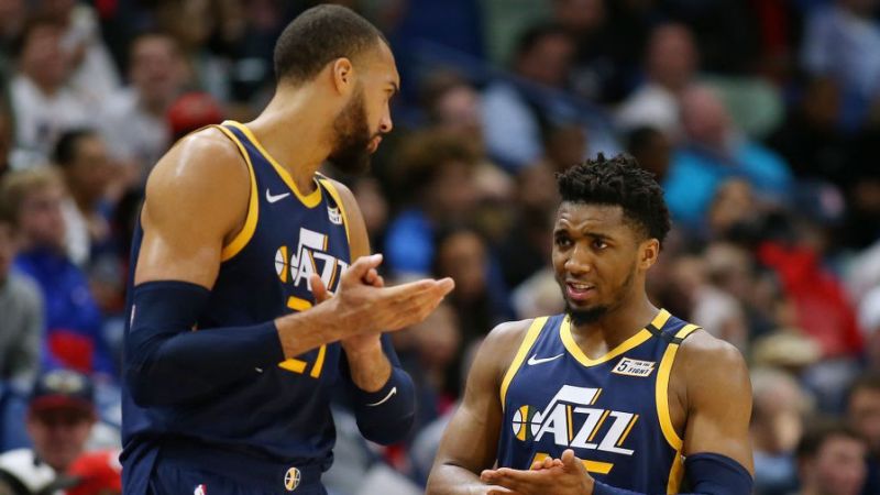 随队记者：没迹象显示爵士正在米切尔戈贝尔之间做选择