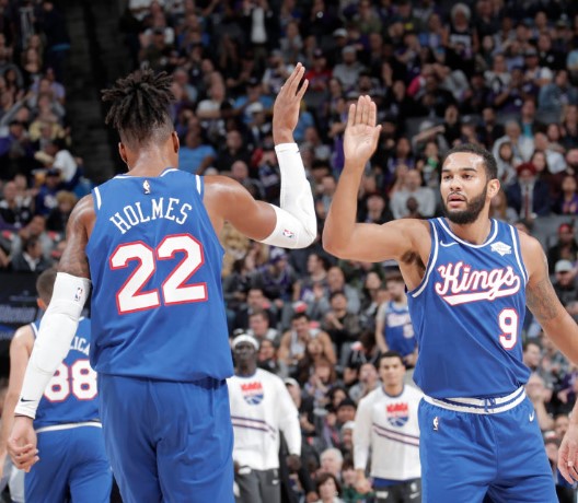 科里-约瑟夫和其家人为多伦多的前线医护人员送去口罩