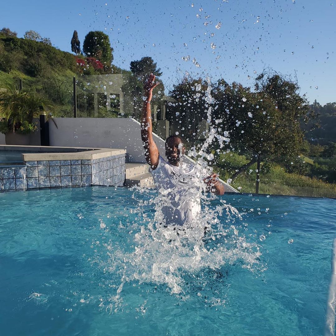 韦德Ins晒照：无法保证明天会怎样，那就活在当下吧！