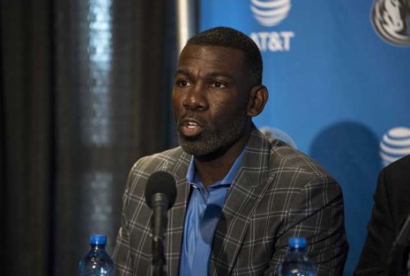 独行侠副总裁迈克尔-芬利已参加公牛总经理面试