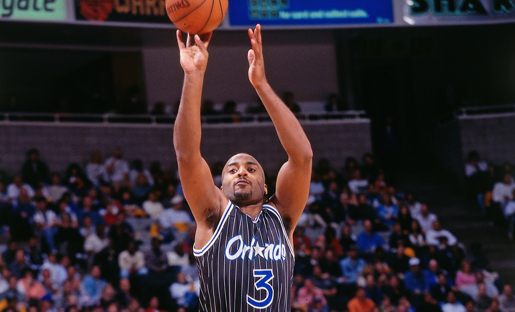 历史上的今天：丹尼斯-斯科特成为首位命中11个三分的球员