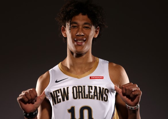 海斯：若没进NBA想做房产经纪人，贾巴尔对我影响最大