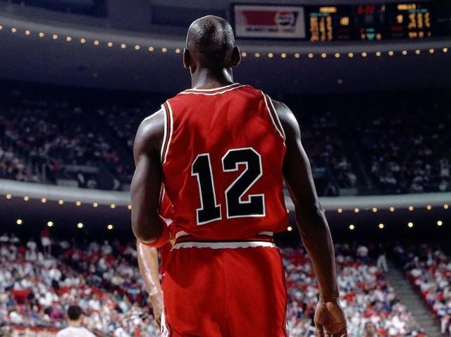 魔术运营总监谈乔丹球衣被偷：可能从隔壁天花板穿过来偷的