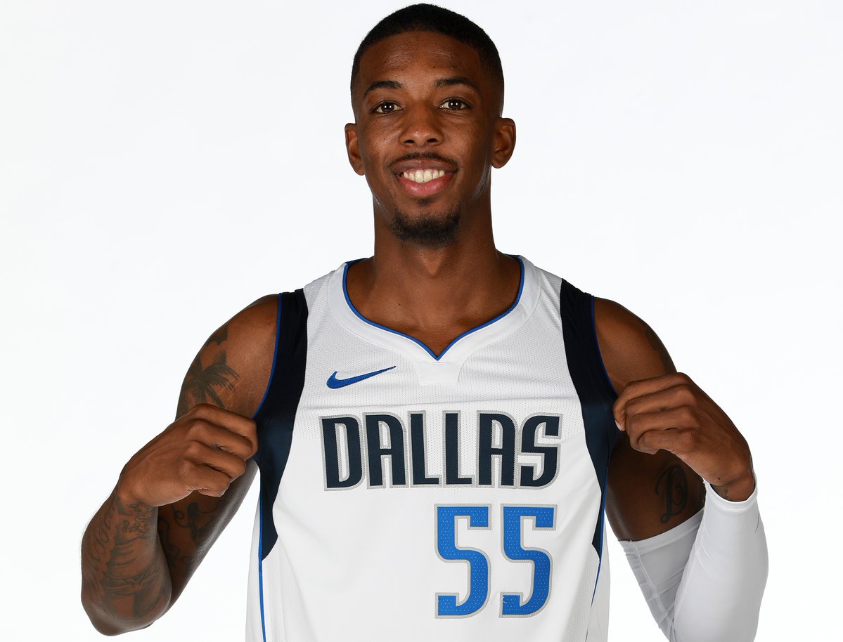 NBA官方推特祝独行侠球员德朗-赖特28岁生日快乐