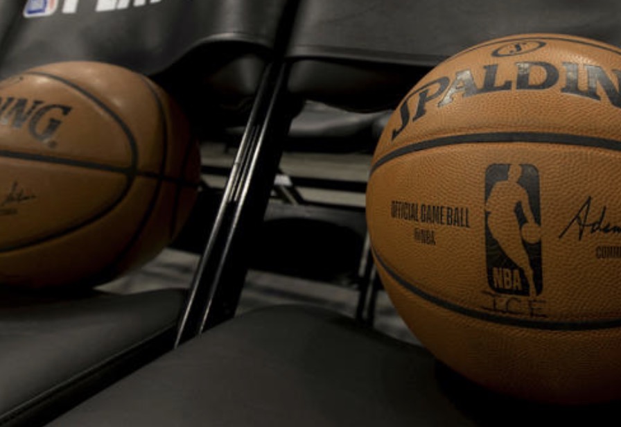 NBA正商讨将新赛季的揭幕战推迟至12月