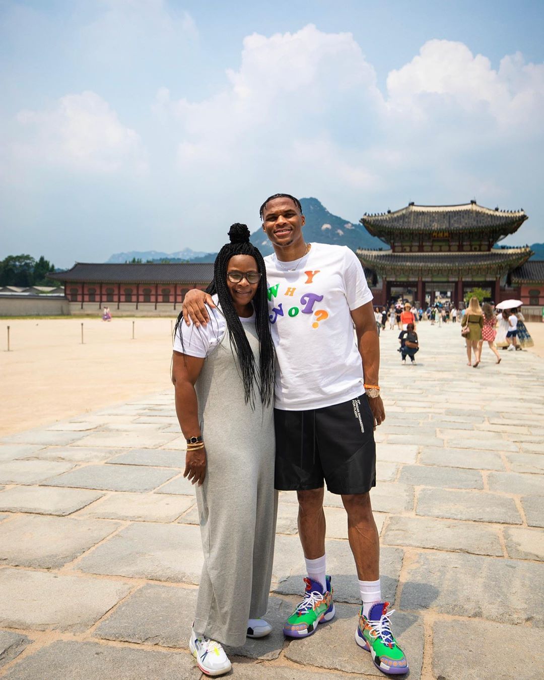 威少祝福母亲:每一天我都对我生命里有你的存在心怀感激