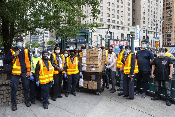 尼克斯携手合作伙伴为地铁员工、庇护所等捐赠5000份食物