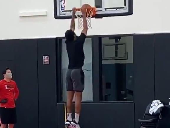 恢复不错！开拓者晒罗德尼-胡德今日训练视频