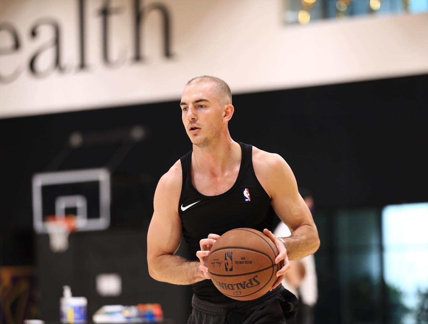 刻苦训练！卡鲁索发布今日训练照