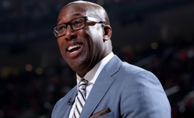 尼克斯本周面试迈克-布朗和肯尼-阿特金森