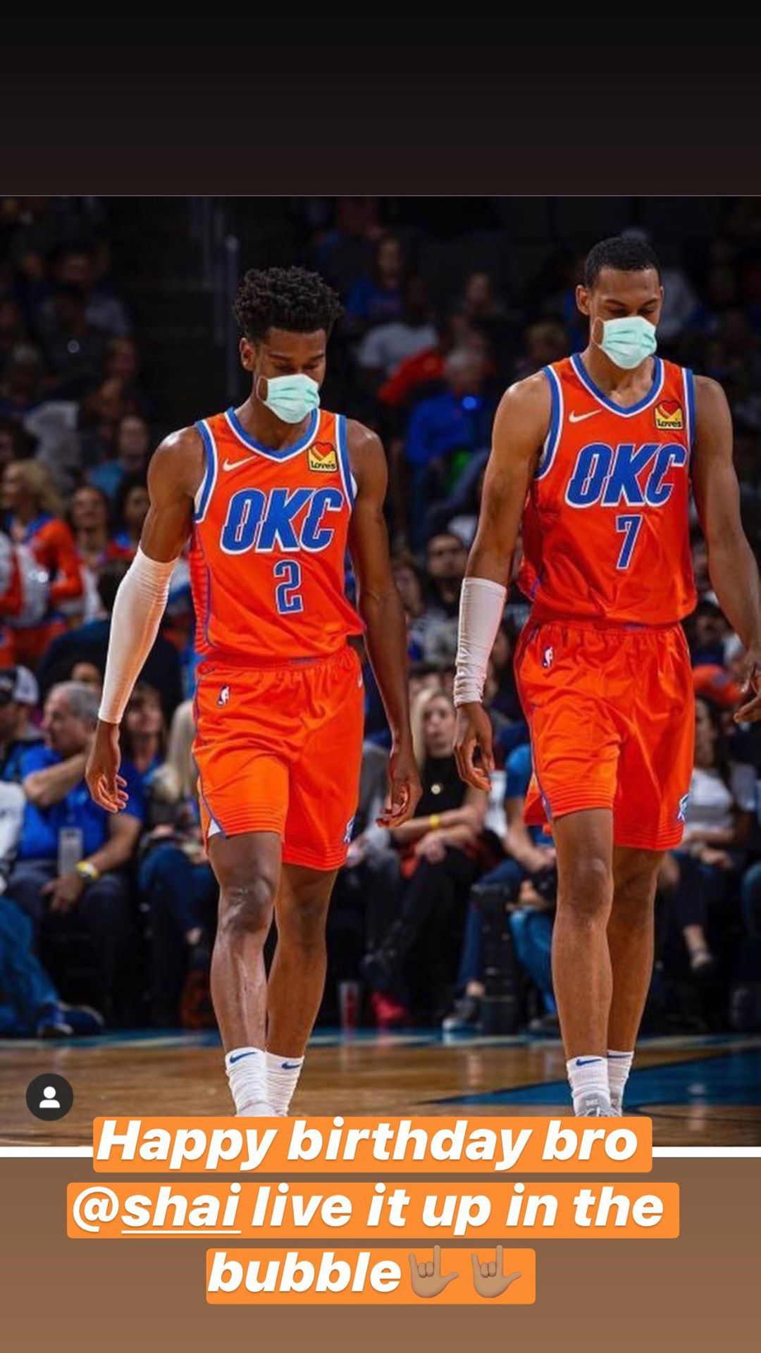 贝兹利晒P了口罩的赛场合照祝亚历山大22岁生日快乐