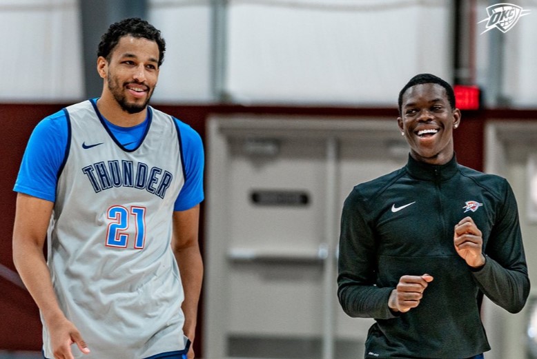 雷霆官推晒训练照：吃饭，睡觉，打球的循环