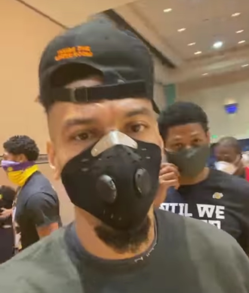 格林:参加复赛需要付出牺牲,夺冠的球队会非常特别