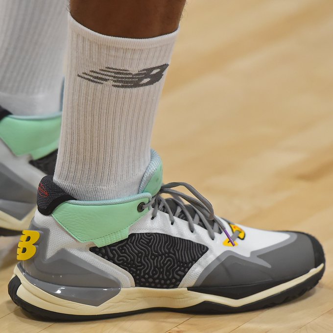 新战靴来袭？伦纳德今日训练穿着New Balance新款战靴