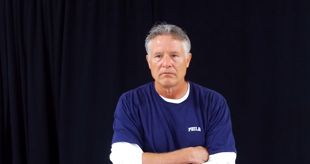 布朗：训练营初期让米尔顿持球，将西蒙斯排在不同位置上