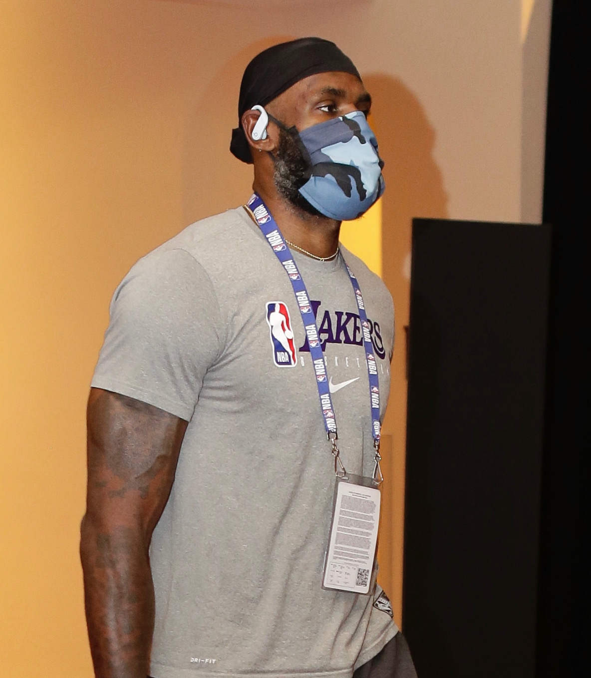 NBA官方晒球员戴口罩照片呼吁球迷遵循防疫三原则