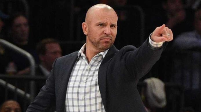 基德面试尼克斯主帅一职时表现出色，赢得球队高层称赞