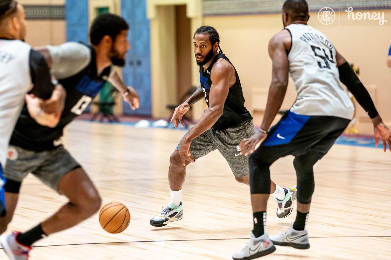 伦纳德和乔治领衔！快船晒球员今日训练组照