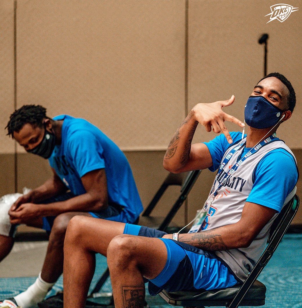 雷霆官推晒出球员佩戴口罩的照片，呼吁人们戴好口罩