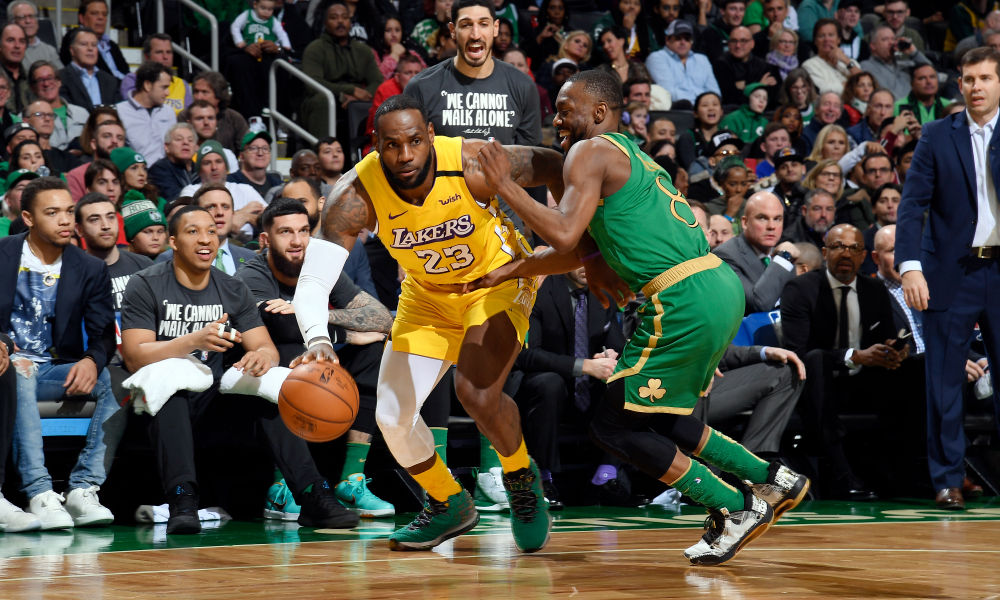 沃克：那晚看见勒布朗能够自如地走动，这一点很酷