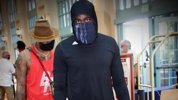 哈登正式结束隔离，首次参加球队在奥兰多的训练