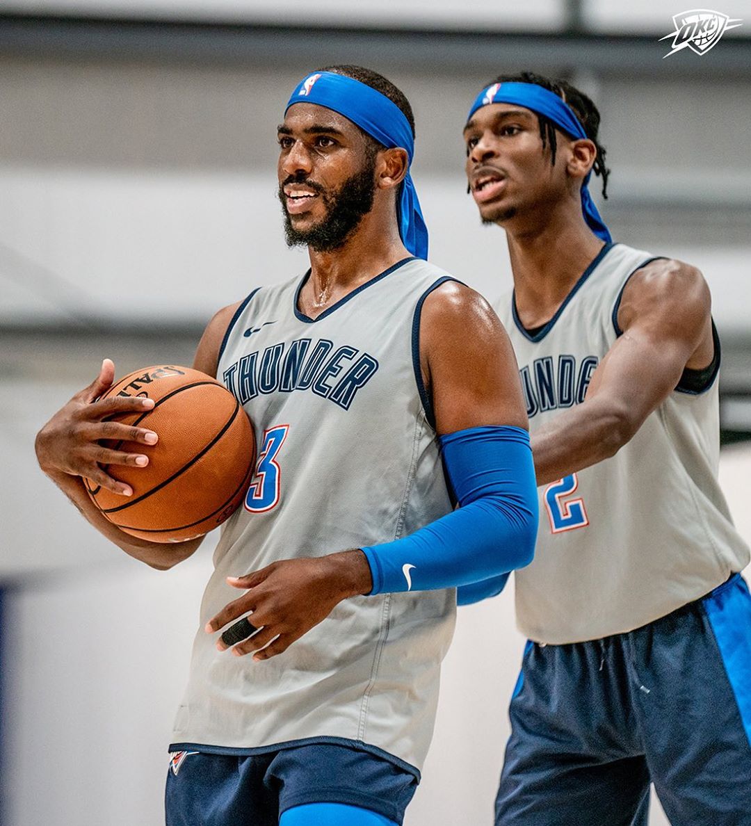 发带帮！雷霆官方晒保罗亚历山大训练照