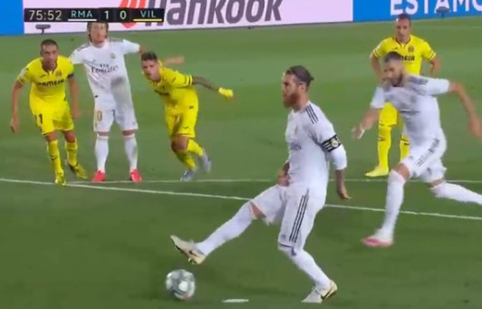 GIF：谁是前锋谁是后卫？拉莫斯强突莫雷诺造点