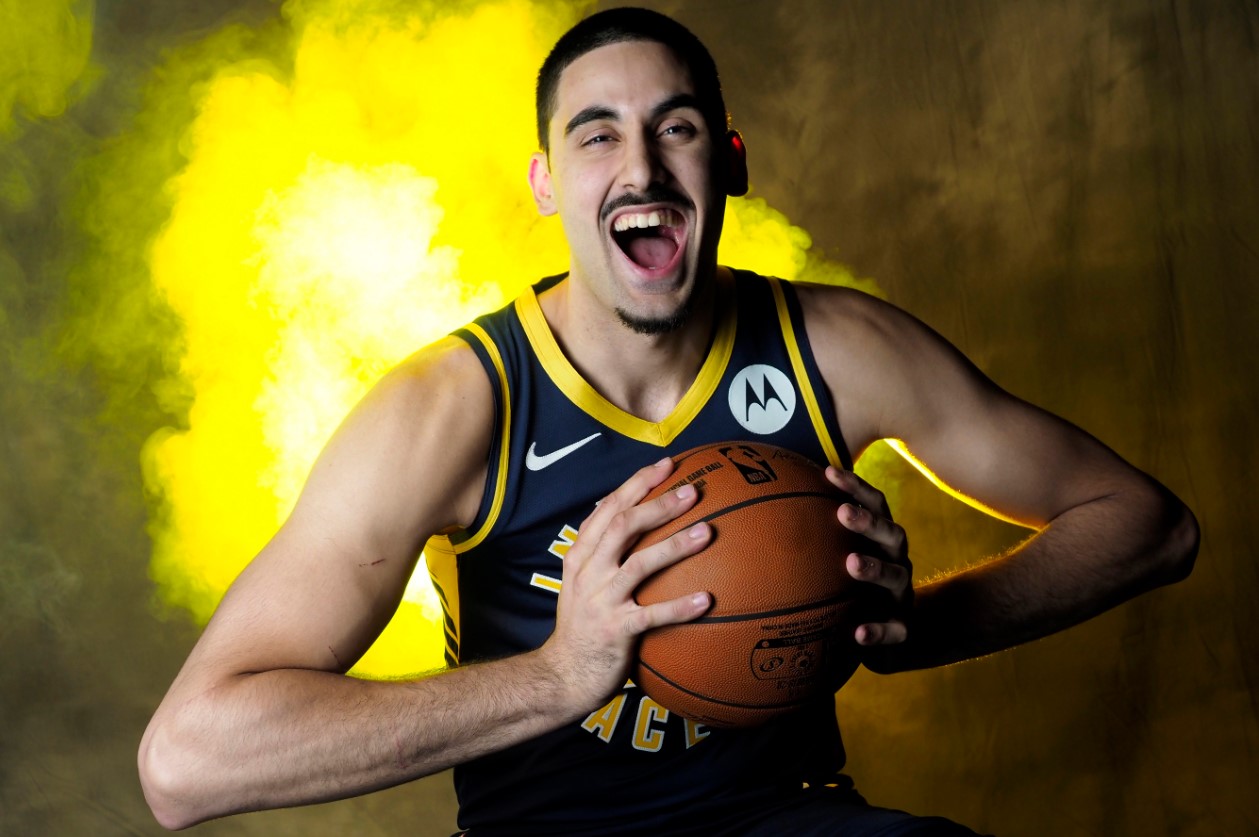 NBA官方推特祝步行者球员戈加-比塔泽21岁生日快乐