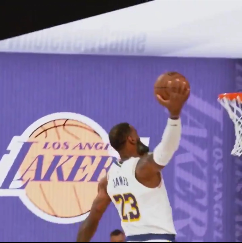 老汉超车！NBA官推慢放镜头回顾詹姆斯暴扣：全速前进