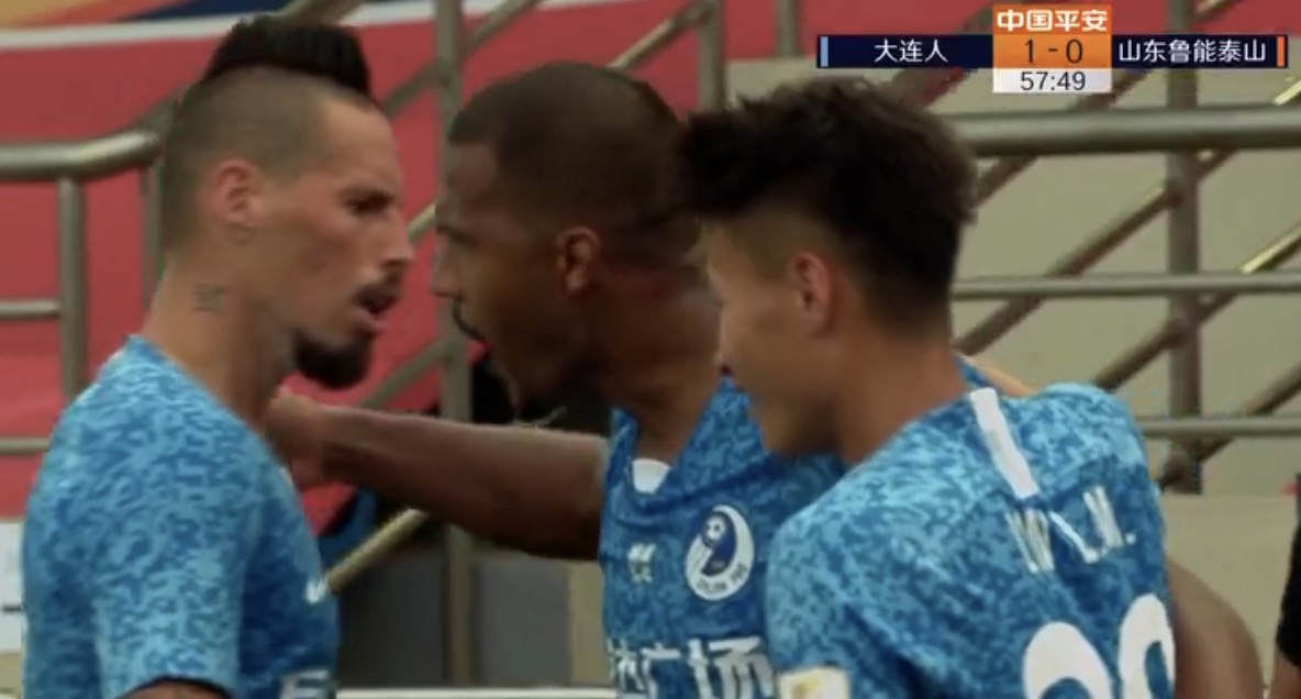 GIF：灵魅跑位！龙东头球率先破门，大连人1-0鲁能