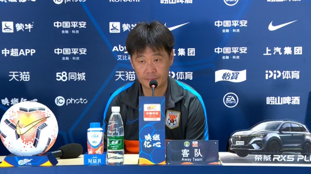 李霄鹏：回撤费莱尼是积蓄力量，用激情感染球员和球迷