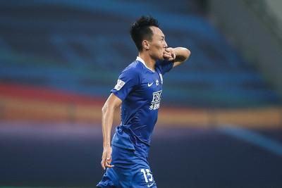 GIF：技惊四座！王鹏禁区外围世界波破门，永昌1-0华夏