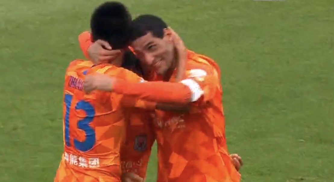 GIF：停不下来！费莱尼头球帽子戏法，鲁能3-1大连人
