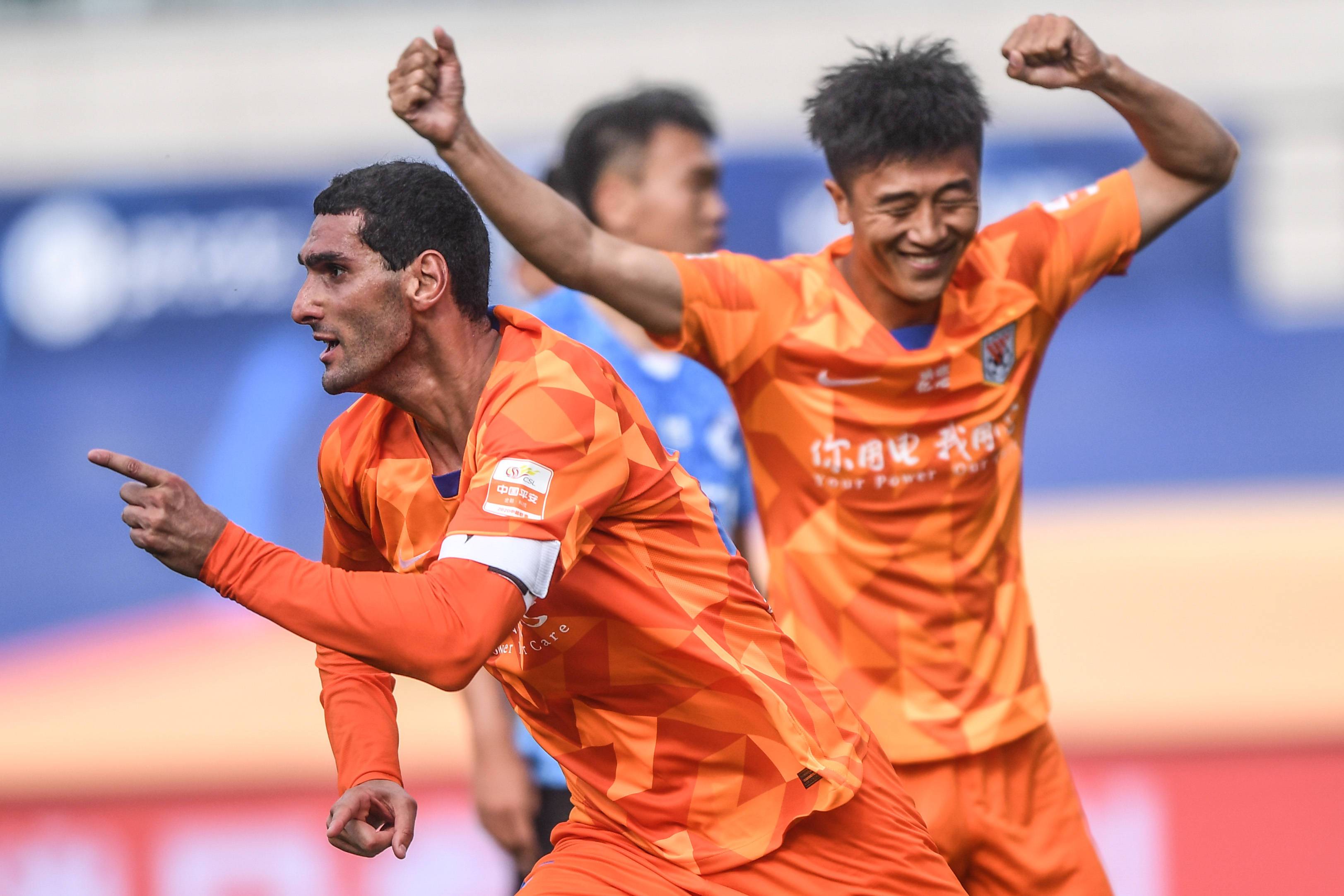 FIFA官推盛赞费莱尼:战胜新冠后8分钟戴帽,太让人振奋
