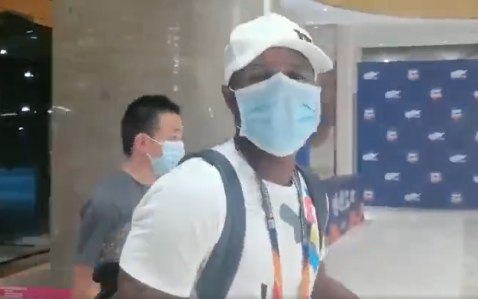 盼来了！江苏苏宁外援瓦卡索已抵达大连和球队会合
