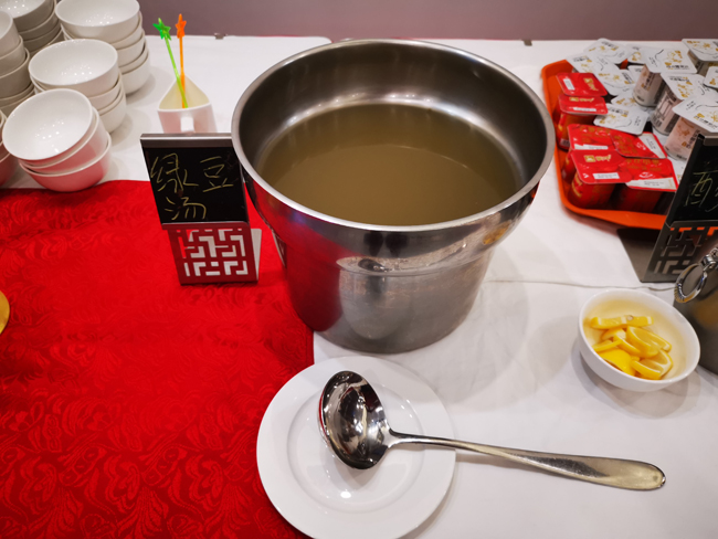 北青：苏州赛区抗酷暑，绿豆汤代替可乐每队150公斤冰块