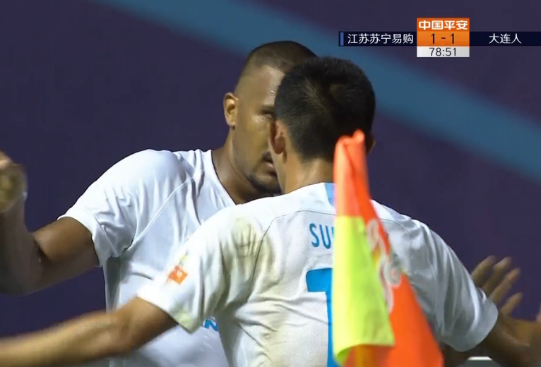 GIF：龙东头球闪电扳平比分！苏宁1-1大连人
