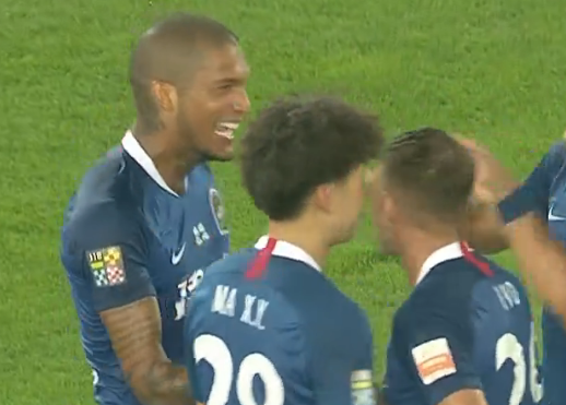 GIF：建业的英雄回来了！卡兰加破门，建业2-1反超深圳