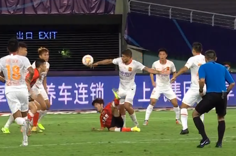 GIF：卡里索手球送点奥斯卡命中，上港2-1卓尔