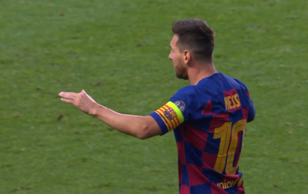 GIF:太刺激了!梅西右路似传似射击中球门远端立柱